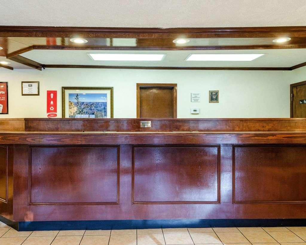 Econo Lodge *